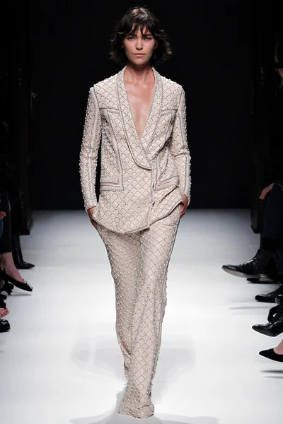 Look 15